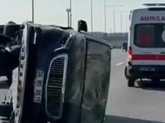 Manželka ikony Premier League sa ponáhľala do nemocnice, keď sa auto na ceste do školy pre deti prevrátilo Auto Marlene Alvarengovej videli prevrátené po nehode na ceste do školy svojich detí.