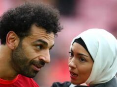 Manželke Mohameda Salaha sa „nepáči“ to, čo robí doma s párom, aby opustili „nemocničný“ dom Mohamed Salah z Liverpoolu sa so svojou manželkou Magi pozerá na záver zápasu Premier League medzi Liverpoolom a Wolverhampton Wanderers na Anfielde 22. mája 2022 v Liverpoole v Spojenom kráľovstve.