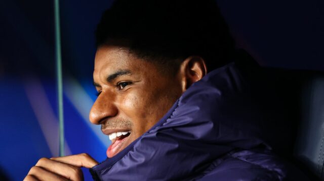 Marcus Rashford by mohol byť znovu začlenený do kádra Manchestru United, ak sa Barcelona rozhodne neaktivovať svoju klauzulu o trvalom podpise útočníka.