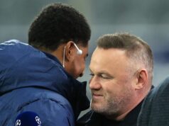 Marcus Rashford sa opäť stretáva s Waynom Rooneym mesiace po tom, čo ikona Man Utd odkázala „behať viac“ NEWCASTLE-UPON-TYNE, ANGLICKO – 10. marca: Marcus Rashford z FC Barcelona sa stretol s Waynom Rooneym pred zápasom 16. kola 16. kola Ligy majstrov UEFA 2025/20 medzi Newcastle United FC a FCT Barcelona v St. James' Park 10. marca 2026 v Newcastle-upon-upon. (Foto: Simon Stacpoole/Offsajd/Offsajd cez Getty Images)
