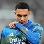 Trent Alexander-Arnold z Realu Madrid sa rozcvičuje pred zápasom LaLiga EA Sports medzi Realom Madrid CF a Atleticom de Madrid