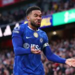 Reece James z Chelsea oslavuje počas zápasu Premier League medzi Arsenalom a Chelsea na Emirates Stadium 1. marca 2026 v Londýne v Anglicku.