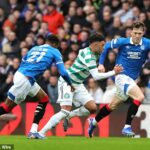 Alex Oxlade-Chamberlain z Celticu sa ťažko presadil a v polčase počas derby Old Firm bol uchvátený.