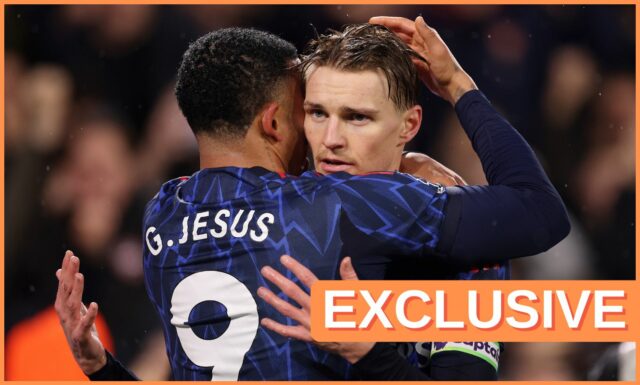 Martin Odegaard a Gabriel Martinelli
