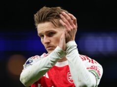 Martin Odegaard zdieľa aktuálne informácie o zranení, keď kapitán Arsenalu vysvetľuje jeho nevyjednávanie Martin Odegaard v drese Arsenalu