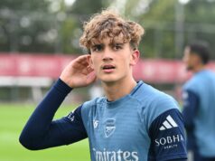 Max Dowman priznáva, že ho na tréningu zasiahli dve hviezdy Arsenalu Max Dowman z Arsenalu počas tréningu v Sobha Realty Training Center 23. septembra 2025 v London Colney, Anglicko