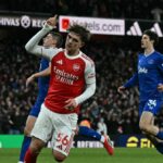 Max Dowman oslavuje druhý gól Arsenalu počas zápasu anglickej futbalovej Premier League medzi Arsenalom a Evertonom na Emirates Stadium.