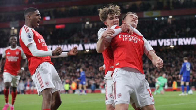 LONDÝN, ANGLICKO - 14. marca: Viktor Gyokeres z Arsenalu oslavuje po strelení prvého gólu svojho tímu počas zápasu Premier League medzi Arsenalom a Evertonom na Emirates Stadium 14. marca 2026 v Londýne v Anglicku. (Foto: James Gill – Danehouse/Getty Images)