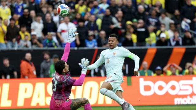 Medzinárodné priateľské zápasy: Mbappe v cieli, keď Francúzsko pokrčí ramenami červenú kartu a porazí Brazíliu 2:1
