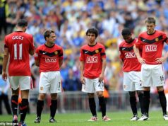 Michael Owen varuje Man United, že budú „lynčovaní“, ak rozhodnutie Michaela Carricka zlyhá – a trvá na tom, že jedna z letných posil Red Devils nie je „dlhodobá odpoveď“ Owen podporil svojho bývalého tímového kolegu z United Michaela Carricka, aby v lete prevzal stálu prácu, pričom povedal, že bol „ohromený“ výhradami Roya Keana a Garyho Nevilla.