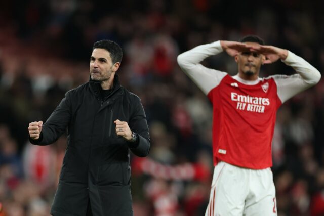 Mikel Arteta nalieha na Arsenal, aby to „priniesol domov“ a Manažér Manchestru City Pep Guardiola mal predtým Artetu za asistenta