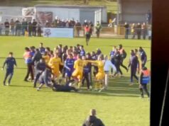 Mimoligový futbalový zápas sa končí masívnou bitkou, keď hráči sľúbia, že sa „zabijú navzájom“ Mimoligový futbalový zápas sa končí masívnou bitkou, keď hráči sľúbia, že sa „zabijú navzájom“