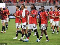 Mladík Man United je po pôsobivej sezóne pozvaný trénovať s anglickým seniorským tímom Obranca Manchestru United Ayden Heaven (v strede) bol pozvaný na tréning s anglickým seniorským tímom