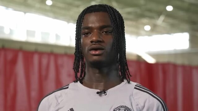 Ayden Heaven z Manchestru United hrá počas zápasu Premier League medzi Manchestrom United a Crystal Palace na Old Trafford v Manchestri, Spojené kráľovstvo, 1. marca 2026. (Foto: Mark Cosgrove/News Images/NurPhoto via Getty Images)