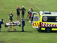 Mladú hviezdu NRL previezli sanitkou do nemocnice po strašidelnom tréningovom incidente Loko Pasifiki Tonga je na snímke, ako ho vo štvrtok odvážajú do sanitky na štadióne WIN vo Wollongongu.