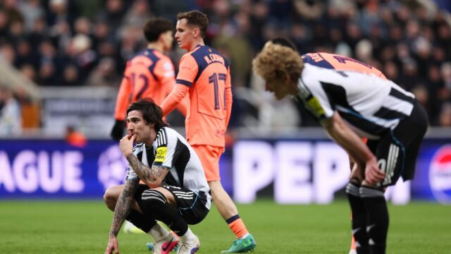 NEWCASTLE UPON TYNE, ANGLICKO – 10. marca: Lamine Yamal z FC Barcelona oslavuje strelenie prvého gólu svojho tímu počas zápasu osemfinále UEFA Champions League 2025/26 medzi Newcastle United FC a FC Barcelona v St James' Park 10. marca 2026 v anglickom Newcastle upon Tyne. (Foto: George Wood/Getty Images)