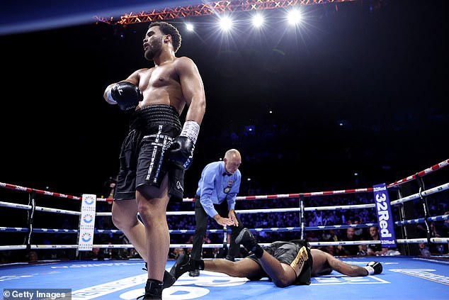 Moses Itauma mal v Manchestri 20 000 fanúšikov v stave Moses Itauma nechal Jermaine Franklina na plátne a zabezpečil si svoje 12. KO v 14 zápasoch