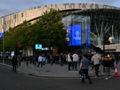 Môže Tottenham hrať v budúcej sezóne Ligu majstrov, ak ju vyhrá, ale zostúpi? celkový pohľad mimo štadióna počas zápasu fázy MD1 Ligy majstrov UEFA 2025/26 medzi Tottenham Hotspur a Villarreal CF na štadióne Tottenham Hotspur 16. septembra 2025