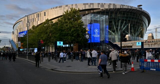 celkový pohľad mimo štadióna počas zápasu fázy MD1 Ligy majstrov UEFA 2025/26 medzi Tottenham Hotspur a Villarreal CF na štadióne Tottenham Hotspur 16. septembra 2025