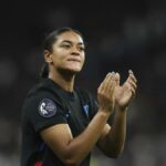 Muž dostal podmienečný trest odňatia slobody za rasové zneužívanie anglického obrancu Jessa Cartera na TikTok