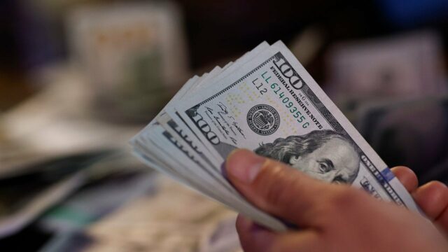 Muž sa priznal k podplácaniu hráčov NCAA 10 000 až 30 000 $ za zápas, aby napravili výsledky
