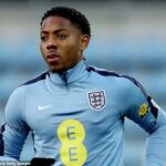 Myles Lewis-Skelly klesol späť do zostavy Anglicka do 21 rokov po tom, čo sa tešil z úspechu v seniorskom tíme