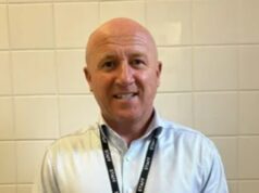 Na snímke: Obeť „napadla Joey Barton v golfovom klube, ktorá môže stratiť zrak na jedno oko“, keďže bývalý futbalista je na mesiac vo vyšetrovacej väzbe Kevin Lynch (51) je v súčasnosti vo vážnom, ale stabilizovanom stave v nemocnici po tom, čo bol zranený pri údajnom útoku v golfovom klube Huyton a Prescot.