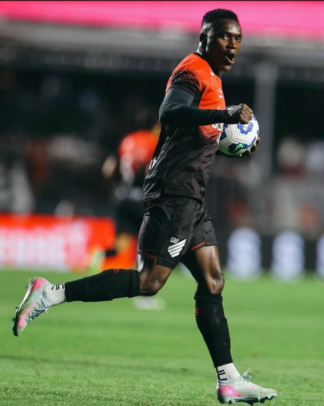 ⚠️Nacional v pohotovosti: Kevin Viveros je na radare Flamenga Download app from appStore