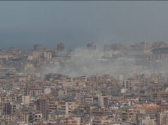 Nad južnými predmestiami Bejrútu stúpa dym Nad južnými predmestiami Bejrútu stúpa dym