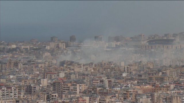 Nad južnými predmestiami Bejrútu stúpa dym
