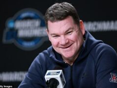 Najlepší tréner March Madness reaguje náhle na tvrdenia, že sa chystá odísť zo svojho tímu Tréner mužského basketbalového klubu Arizony Tommy Lloyd prerušil rozhovory o voľnom mieste v Severnej Karolíne, keď sa jeho najlepšie nasadení Wildcats pripravovali na štvrtkový zápas Sweet 16.