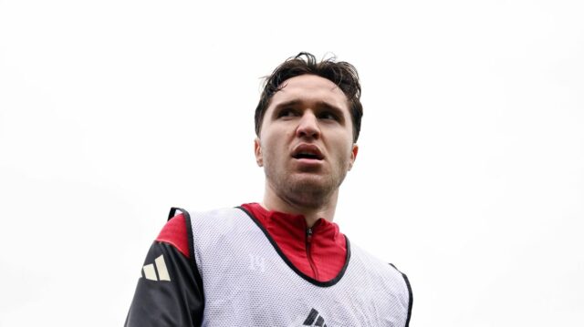 KIRKBY, ANGLICKO – 26. FEBRUÁRA: (VYCHÁDZA SLNKO, VONKA SLNKO) Federico Chiesa z Liverpoolu počas tréningu v AXA Training Center 26. februára 2026 v Kirkby v Anglicku. (Foto: Andrew Powell/Liverpool FC cez Getty Images)