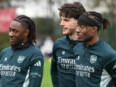 Najnovšie správy o zraneniach Arsenalu s aktualizáciami Noni Madueke, Eberechi Eze a William Saliba Eberechi Eze (vľavo) a Noni Madueke (vpravo)