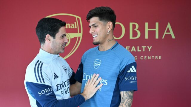 Najnovšie z Arsenalu: Rival vylúčil z prestupového boja za 86 Piero Hincapié z Arsenalu počas zápasu Premier League medzi Burnley a Arsenalom na Turf Moor 1. novembra 2025 v Burnley