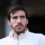 NEWCASTLE UPON TYNE, ANGLICKO - 28. SEPTEMBER: Sandro Tonali z Newcastle United prichádza na štadión pred zápasom Premier League medzi Newcastle United a Arsenalom v St James' Park 28. septembra 2025 v Newcastle upon Tyne v Anglicku. (Foto: Stu Forster/Getty Images)