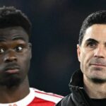 Mikel Arteta, manažér Arsenalu, tlieska fanúšikom po zápase Premier League medzi Brighton & Hove Albion a Arsenalom na Amex Stadium