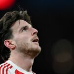 Declan Rice počas zápasu Premier League medzi Arsenalom a Chelsea na Emirates Stadium