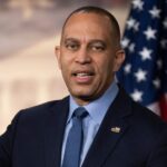 Najvyšší demokrat v Snemovni reprezentantov USA kritizuje Trumpovu „bezohľadnú vojnu volieb“ | politika