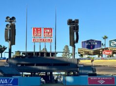 Nápisy hovoria Uniqlo Field. Naďalej budete hovoriť Dodger Stadium Nápisy hovoria Uniqlo Field. Naďalej budete hovoriť Dodger Stadium