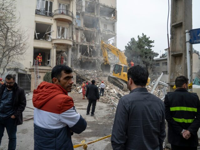 Napriek tvrdeniam Trumpa v mierových rozhovoroch americko-izraelské útoky naďalej zasahujú Irán | Americko-izraelská vojna proti Iran News
