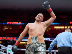 Nate Diaz chráni Chrisa Avilu pred kolegom z UFC na karte MVP MMA Download app from appStore