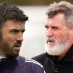 MANCHESTER, ANGLICKO – 14. JANUÁRA: (EXKLUZÍVNE SPRÁVY) Hlavný tréner Michael Carrick z Manchestru United v akcii počas tréningu prvého tímu na Carrington Training Ground 14. januára 2026 v Manchestri v Anglicku. (Foto: Ash Donelon/Manchester United cez Getty Images)