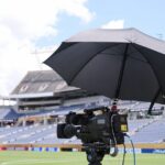 Návštevníci televízie Globe Mug si museli užívať reklamy, pretože obleky sa hrajú vo výraznej modifikácii|Futbal|Športová aktivita