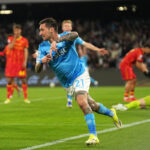 Neapol 2:1 Lecce – hviezdy Partenopei Politano, Alisson a Hojlund reagujú na víťazstvo v návrate