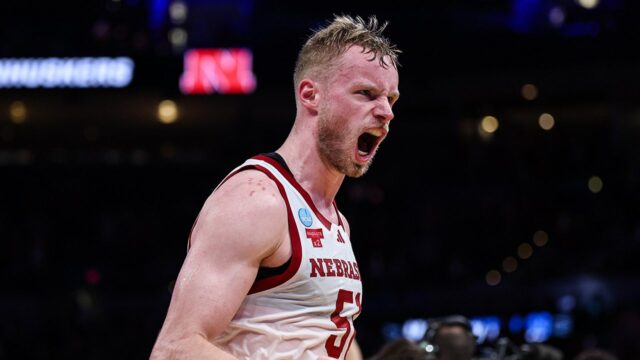 Nebraska vyhrala prvý turnajový zápas NCAA v histórii programu a ovládla Troy
