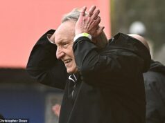 Neil Warnock „ustúpil už po DVOCH TÝŽDŇOCH vo vedení Torquay“ – po tom, čo legendárny manažér odišiel do dôchodku vo veku 77 rokov Neil Warnock je pripravený odstúpiť zo svojej úlohy v Torquay United dva týždne po odchode z dôchodku, aby pomohol chorému klubu.