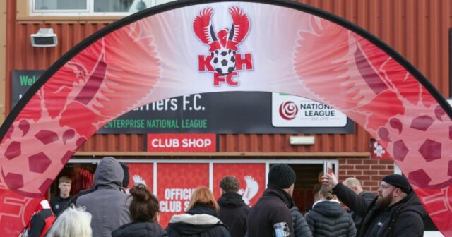 Neligový zápas ukončený, pretože dvaja hráči opúšťajú štadión v sanitke | Futbal | Šport
