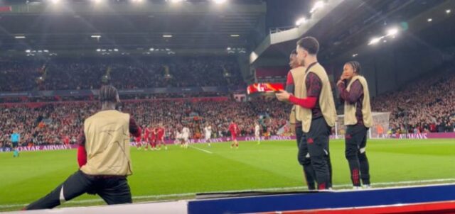 Neoceniteľná reakcia hviezd Liverpoolu na úžasný gól Mohameda Salaha
