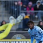 Neskorá hlavička Tayvona Graya zdvihla NYCFC cez 10-člennú Philadelphiu