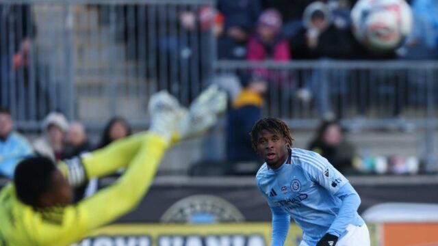 Neskorá hlavička Tayvona Graya zdvihla NYCFC cez 10-člennú Philadelphiu
